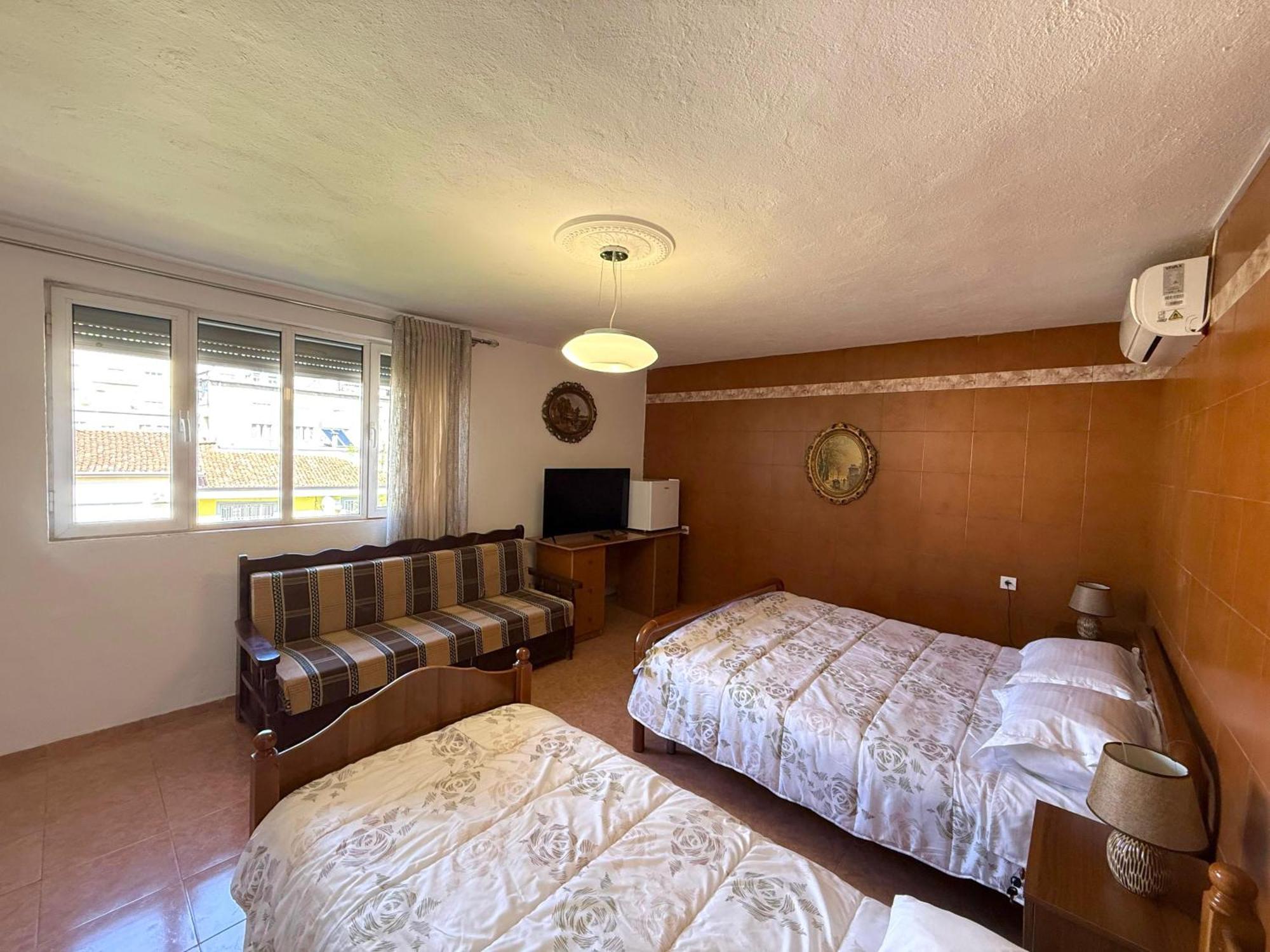 Shkodra Guest House 2 Luaran gambar